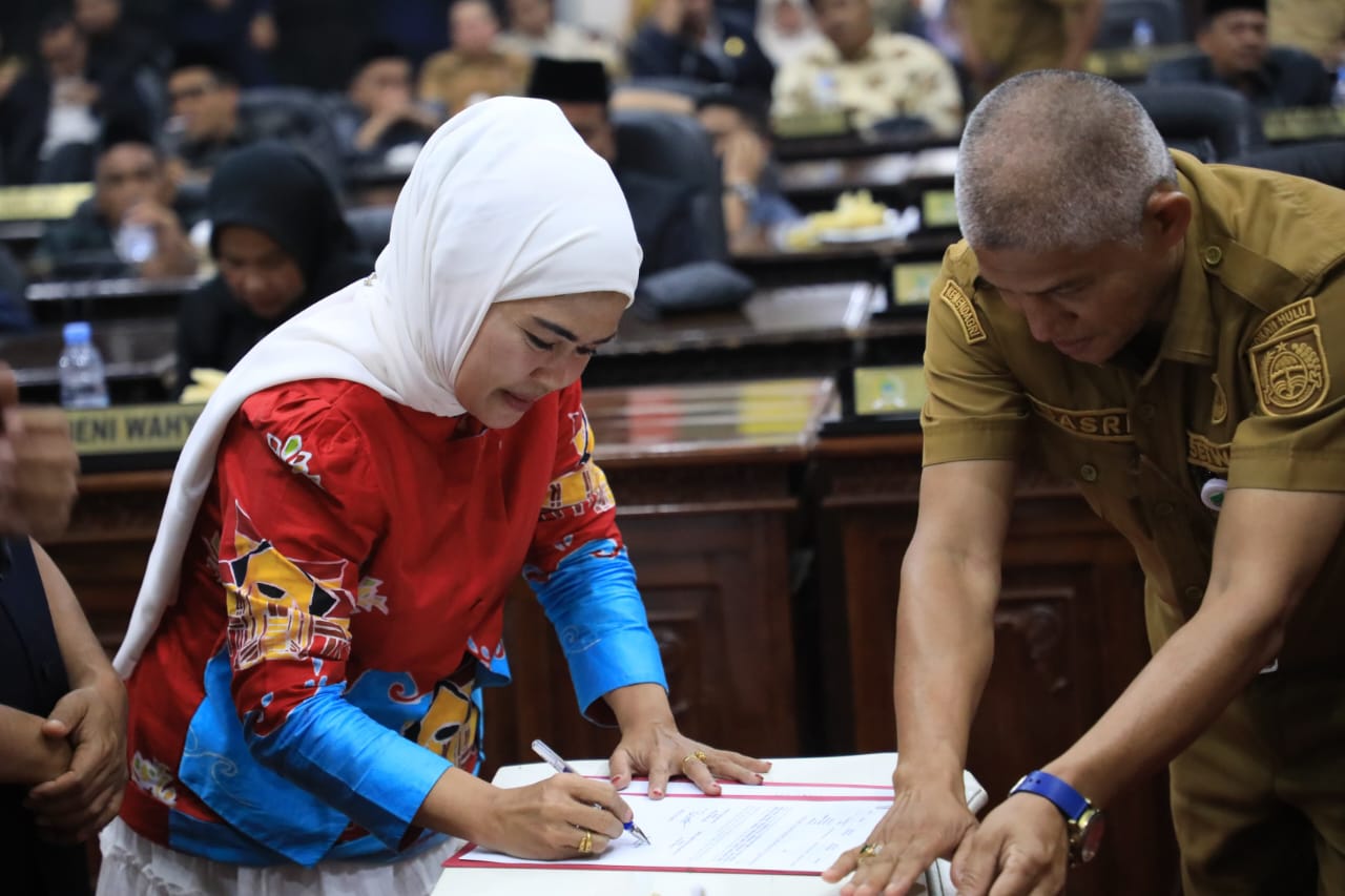 DPRD dan Pemkab Rokan Hulu Sahkan RAPBD Perubahan 2025 Rp2 Triliun