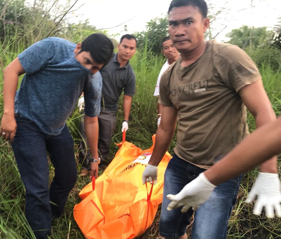 Mayat Berulat Tanpa Identitas Ditemukan di Ujung Tanjung Rohil