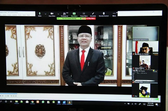 Gelar Wisuda Virtual, Gubernur Rohidin Apresiasi Dedikasi UMB