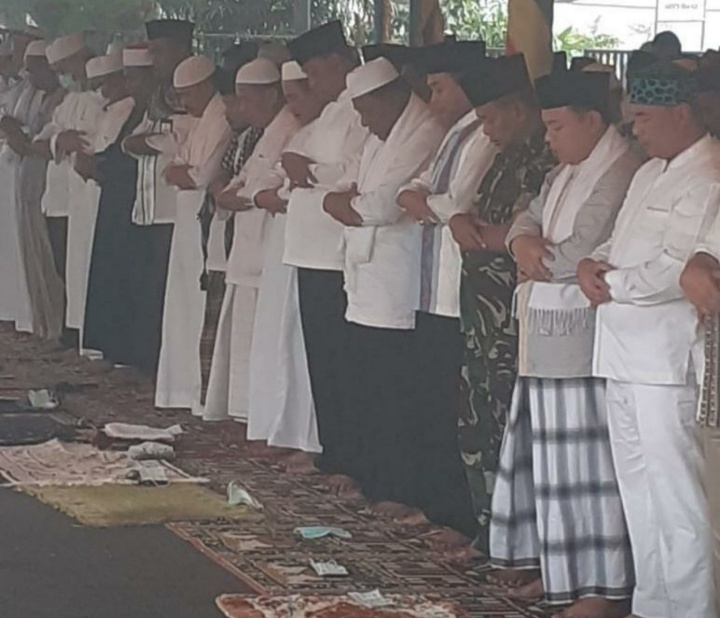 Pemkab Rohil Bersama Masyarakat Gelar Sholat Istisqo Minta Hujan