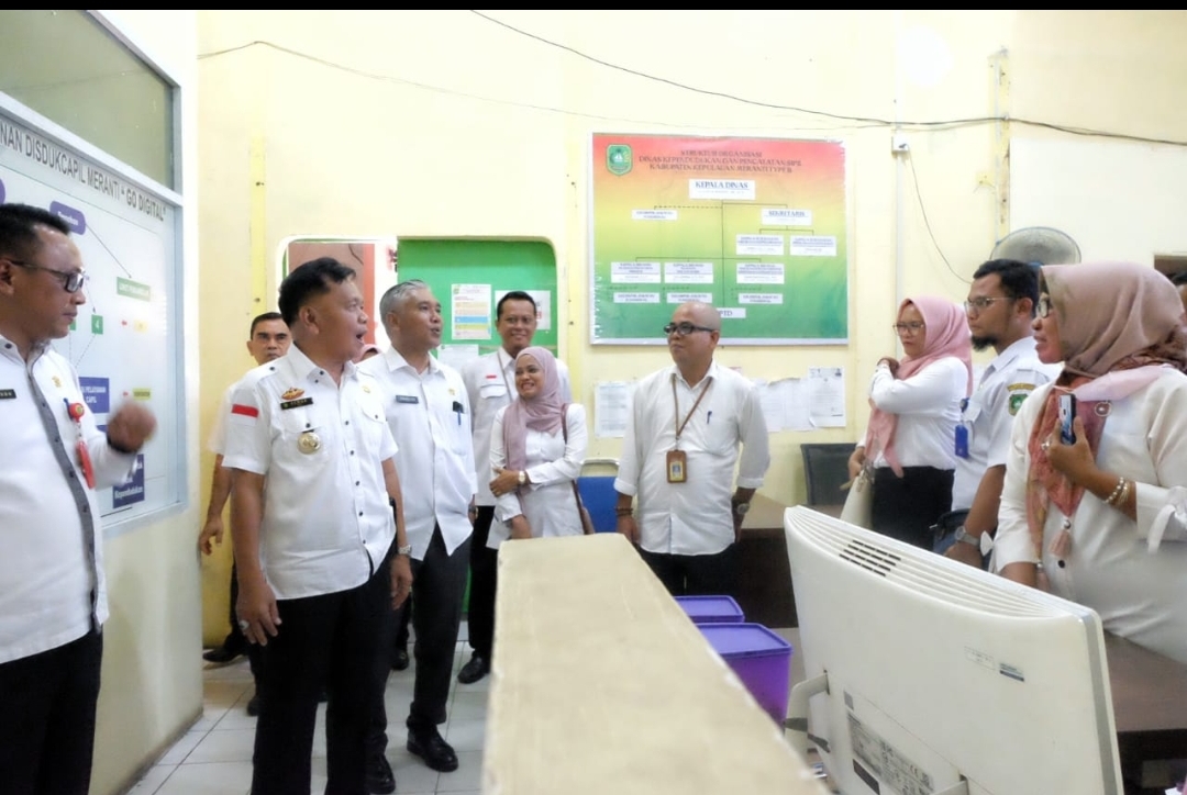 Hari Pertama Masuk Kerja, Plt. Bupati Asmar Sidak Sejumlah Kantor