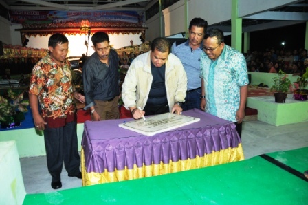 Bupati Yopi Resmikan Pasar Minggu Desa Air Putih