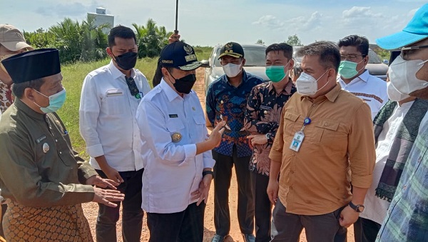 Bupati dan Wabup Rohil Dampingi Gubernur Riau Tinjau Kondisi Jalan Lintas Pesisir Rohil