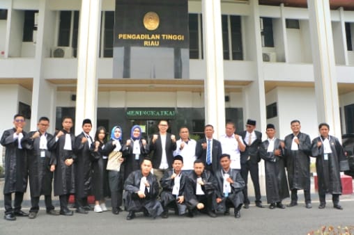 Ketua Pengadilan Tinggi Riau Ambil Sumpah Janji 16 Advokat PERADI UTAMA