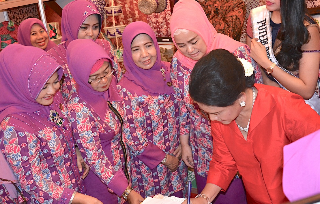   Ketua Dekranasda Prov Riau Hadiri Rakernas  dan Pameran Hut ke-36 Dekranas