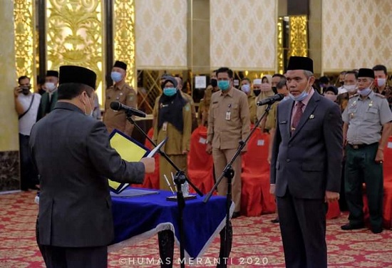 Bupati Irwan Lantik H Kamsol Sebagai Sekdakab Meranti