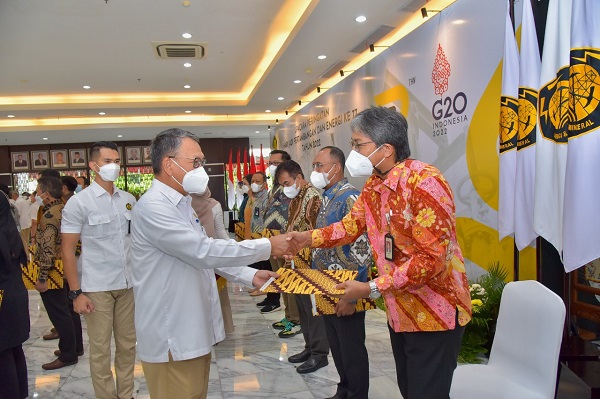 Kepala Perwakilan SKK Migas Sumbagut Raih Penghargaan Dharma Karya ESDM Muda tahun 2022