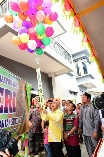 Gubernur Arsyadjuliandi Rahman Resmikan Kantor UPK Terbesar di Sumatera 