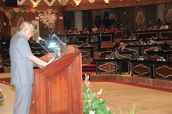 Plt. Gubri Sampaikan Jawaban Pemerintah LKPJ Kepala Daerah Tahun 2015