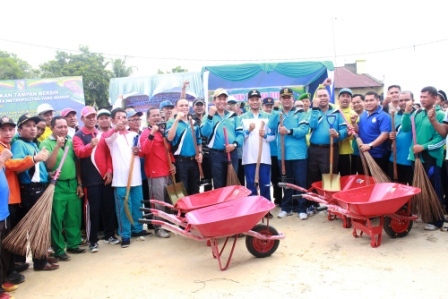 Puluhan Ribu Warga Deklarasikan Gerakan Tampan Bersih