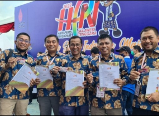 Lima Wartawan Riau Peroleh Penghargaan PCNO, di Serahkan di HPN Kendari