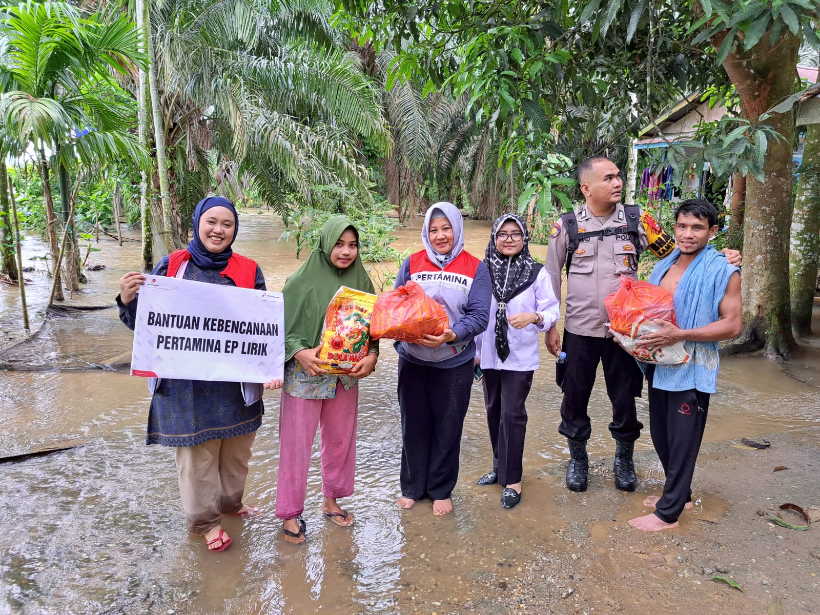 Tanggap Banjir di Inhu, Pertamina EP Lirik Salurkan Bantuan Bahan Makanan
