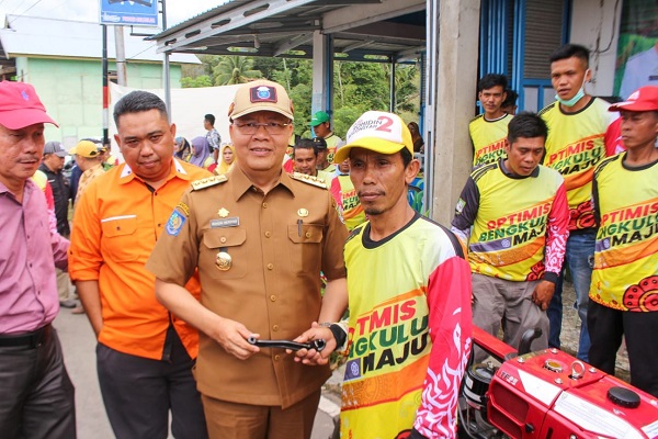 Pemprov Bengkulu Salurkan Bantuan Alsintan Ke Kelompok Tani