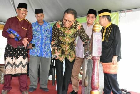   Azis Zaenal : Masyarakat Kampar Siap Bersaing Dimanapun Berada.
