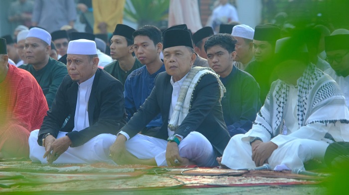 Gelar Salat Idul Adha di Dua Tempat, Plt Bupati Ajak Masyarakat Meranti Tetap Bersyukur