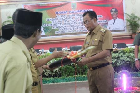  Rohil Dapat 1 Unit Damkar dan 40 Unit Mesin Portable Dari Pemprop Riau