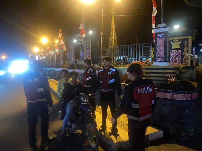 Jaga Keamanan, Sat Samapta Polres Dairi Lakukan Patroli Malam
