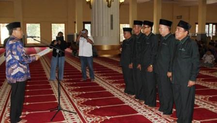 Plt Bupati Sukiman Kukuhkan Pengurus Baznas Rohul Periode 2017-2022
