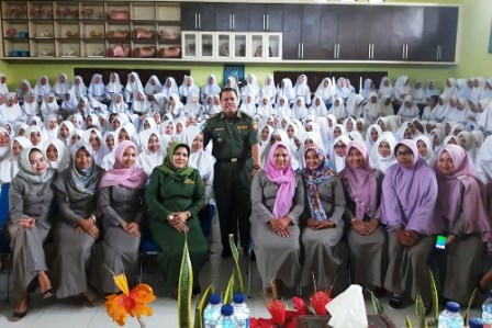 Bupati Yopi Beri Kuliah Umum di Akbid Dayang Suri Rengat