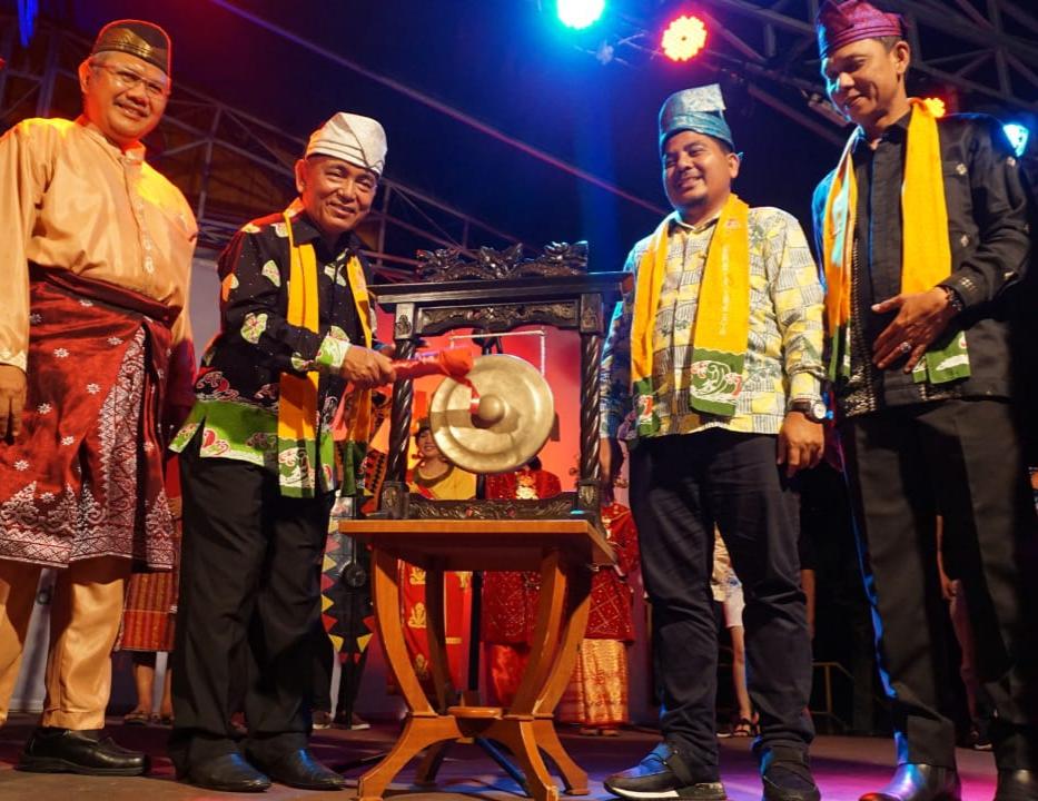 Dibuka Bupati Harris, Pekan Seni dan Budaya Perekat Masyarakat Riau Komplek