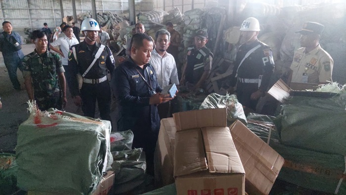 BPOM Pekanbaru Sita Ribuan Kardus Kosmetik dan Obatan Ilegal