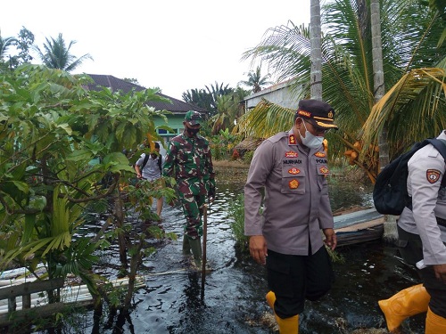 Kapolres Dan Dandim 0321 Salurkan Bantuan Kepada Korban Banjir