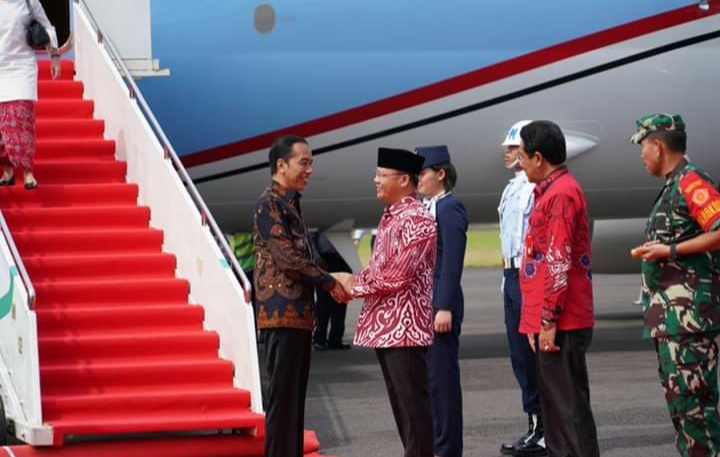 Disambut Gubernur Rohidin, Presiden Jokowi Tiba Di Bengkulu
