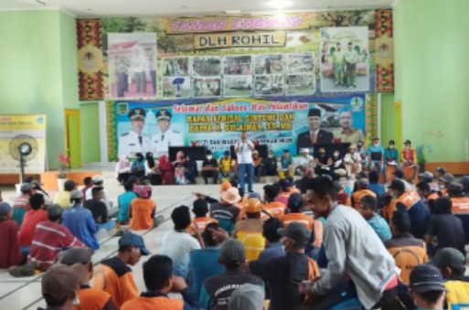 Curah Hujan Tinggi, DLH Rohil Kumpulkan Ratusan Petugas Kebersihan Parit