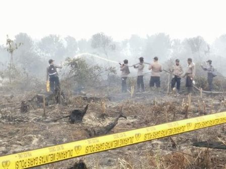  Polsek Bangko Pasang Police Line Dilahan Terbakar