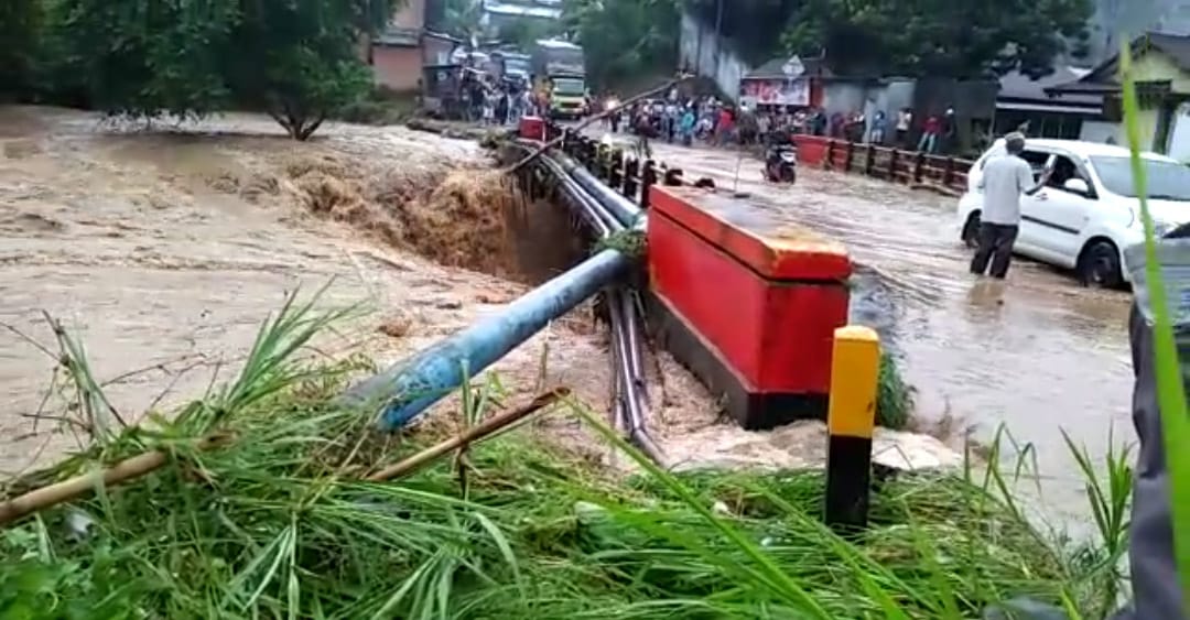 Gubernur Instruksikan Daerah Siaga, Bengkulu di Kepung Banjir dan Longsor