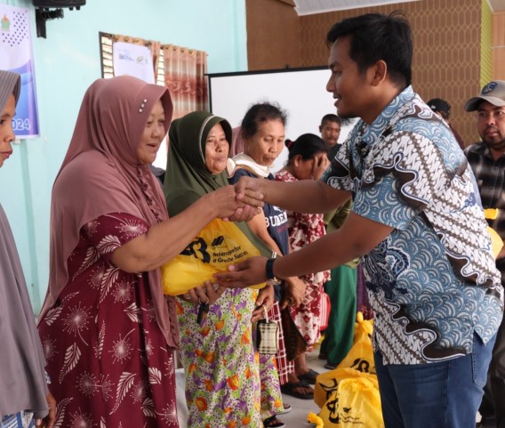 PTPN IV PalmCo Salurkan Ribuan Paket Sembako Gratis di Lima Regional