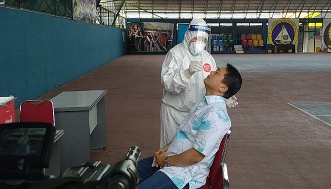 Satu Anggota Positif Corona, DPRD Riau Ikuti Test Swab Massal