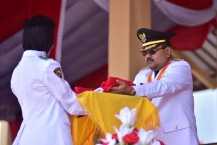  Bupati Karimun Aunur Rafiq Sebagai Inspektur Upacara 