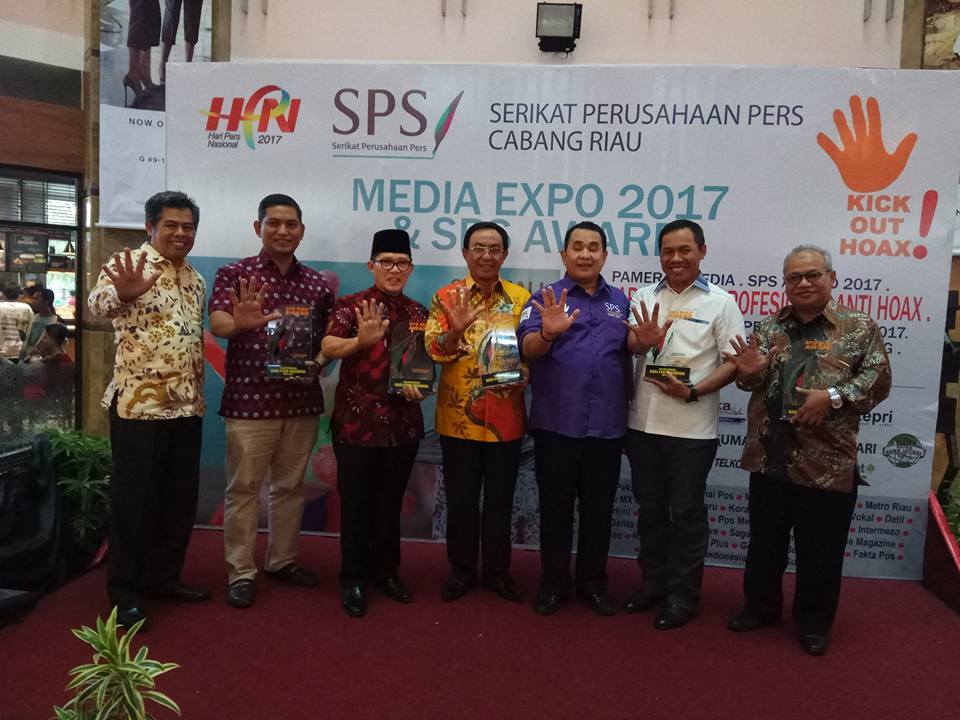 Media Expo 2017, Kapolda dan Empat Kepala Daerah di Riau Terima SPS Riau Award