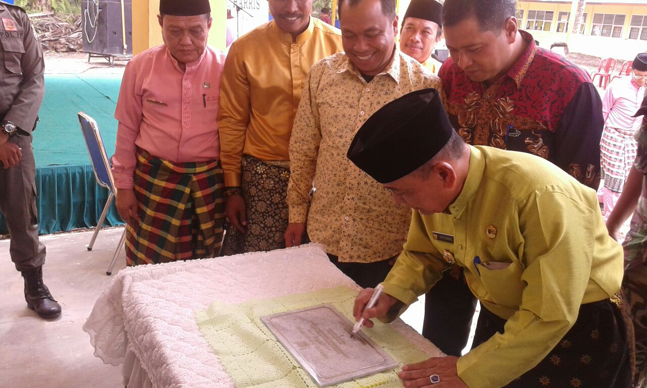 Melalui Program PPIDK 350 Juta, Bupati Harris Resmikan Gedung Serbaguna Sidomukti.