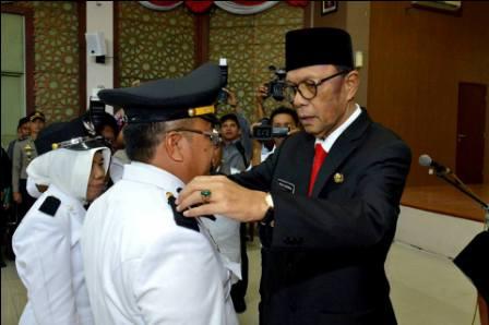 Lantik Kades Hasil Pilkades Serentak, Ini Pesan dan Harapan Bupati Kampar