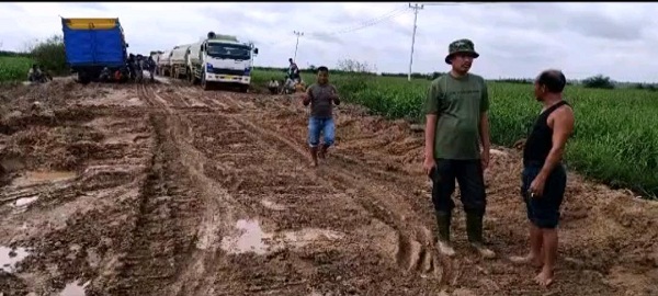 Jalinprov Rohul-Duri Makin Parah,  Kenderaan Kecil Sulit Melewati
