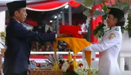 Pelajar Seluma Jadi Pembawa Baki Upacara di Istana Negara