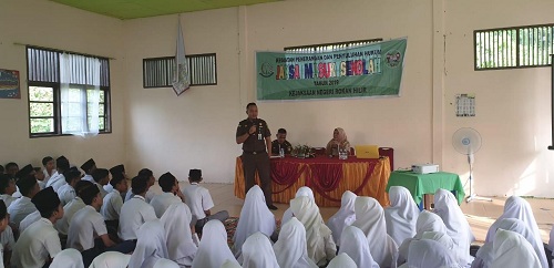 Kejari Rohil Sambangi MAN Bagansiapiapi Lakukan Penyuluhan Hukum