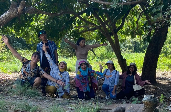 Safari Literasi Konservasi Rumah Sunting Sentuh Kemolekan Komodo, Gunung, Laut dan Desa Adat di NTT 