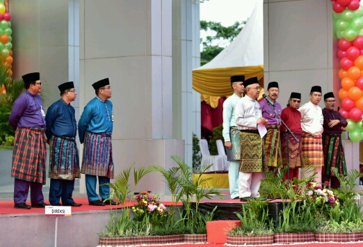 Gubri Pimpin Upacara HUT ke-51 Bank Riau Kepri