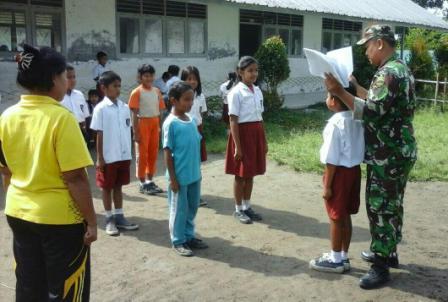 Satgas TMMD Latih Murid SD Bentuk Karakter dan Disiplin