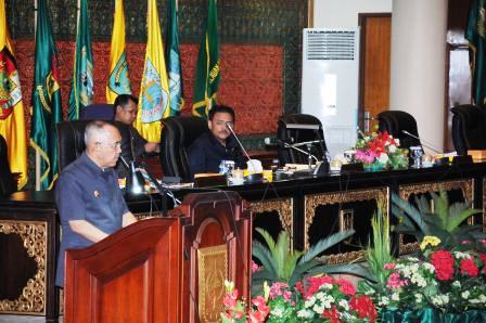 Pemprov Riau Berikan Jawaban Terhadap Pandangan Fraksi RAPBD 2016