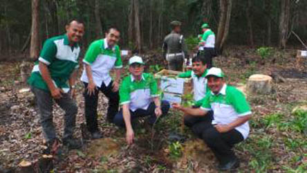 RAPP Bersama Ribuan Warga Kampar Tanam Pohon di Hutan Adat Rumbio
