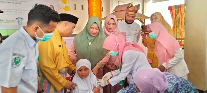 Diskes Rohil Launching Pencanangan Antigen Baru  Sekaligus Memberikan Imunisasi Kepada Siswa