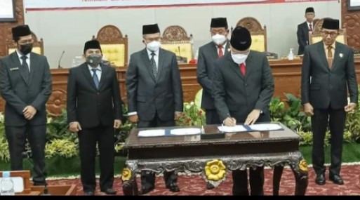 BPK Serahkan LHP Dalam Rapat Paripurna, Pemprov Bengkulu Kembali Raih WTP
