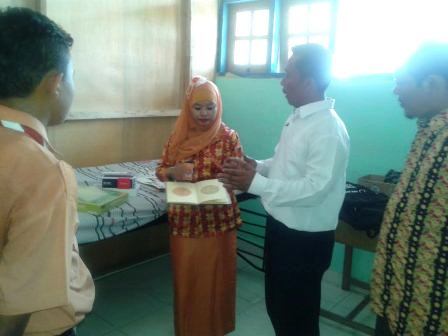 Puskesmas Palika Rohil Serahkan Peralatan UKS Kesekolah