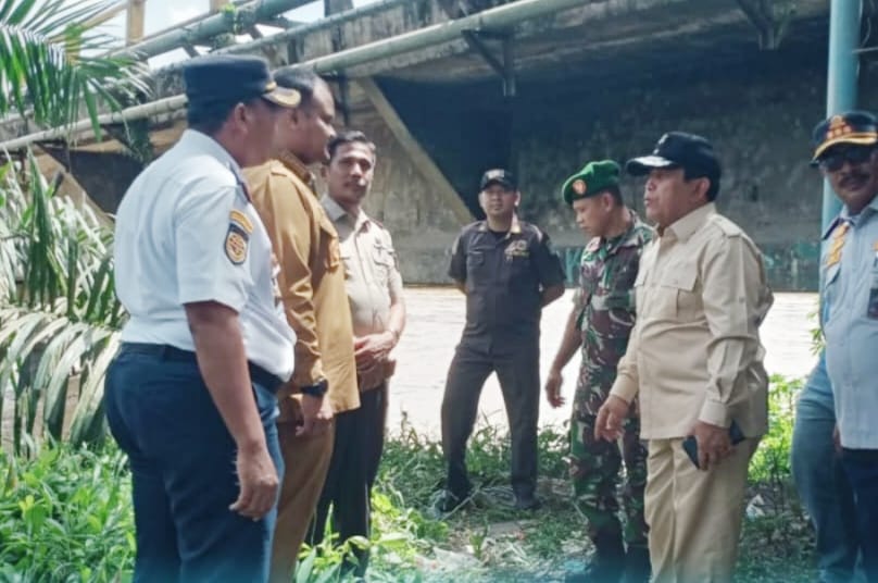 Bupati Sukiman Dan Pemprov Riau Tinjau Kerusakan Jembatan Ujung Batu