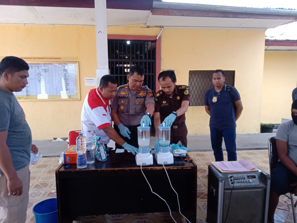 Polsek Bangko Blender Barang Bukti Sabu Seberat 154,95 Gram dan 77,66 Gram Ekstasi