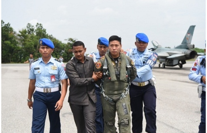 F-16 Turun Paksa Pesawat Asing Berbendera Gajah
